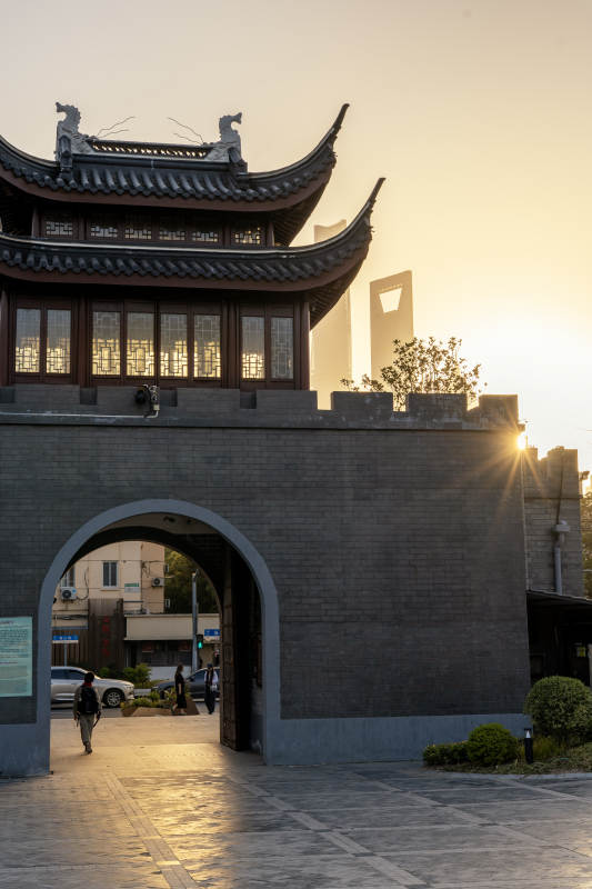 古城新韵 日落时分图片