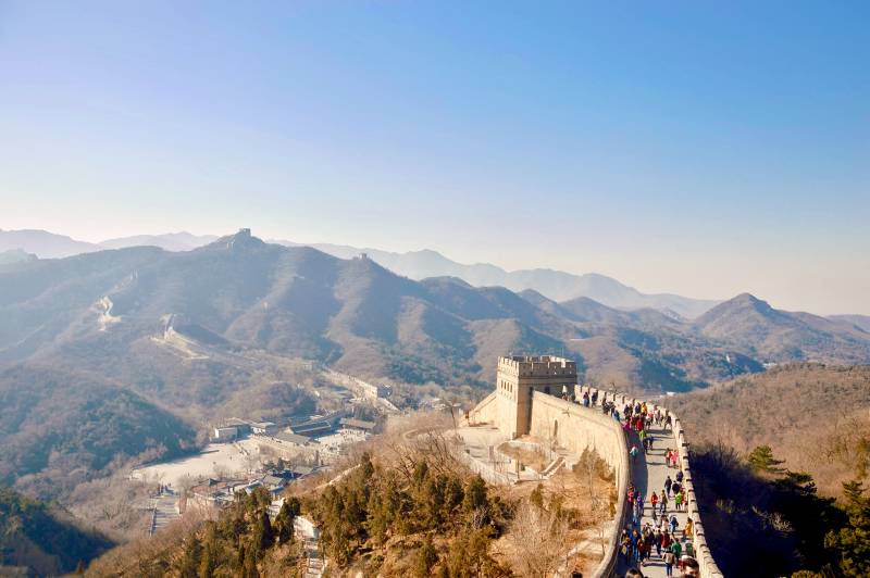 长城蜿蜒山间图片