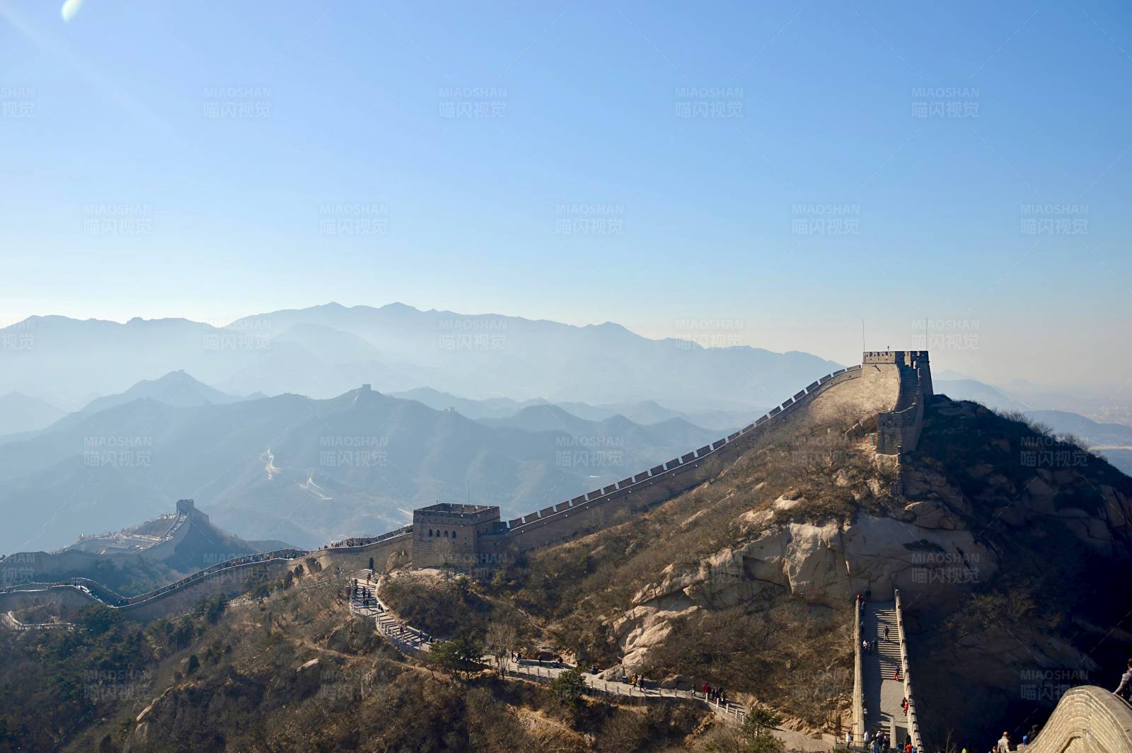 长城蜿蜒山间图片