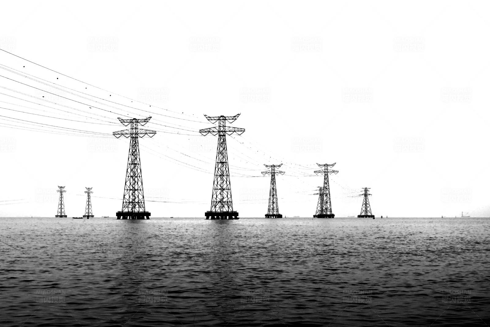 海上电力线塔图片