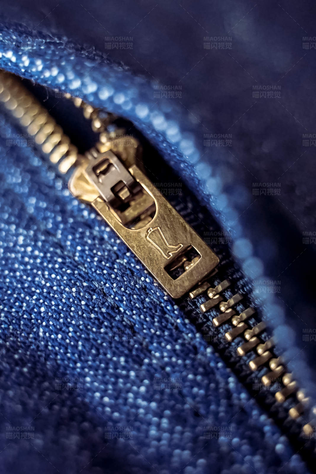 黄铜拉链特写图片