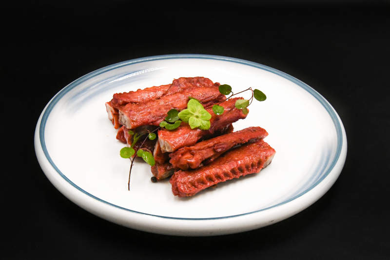 辣卤鸭翅中图片