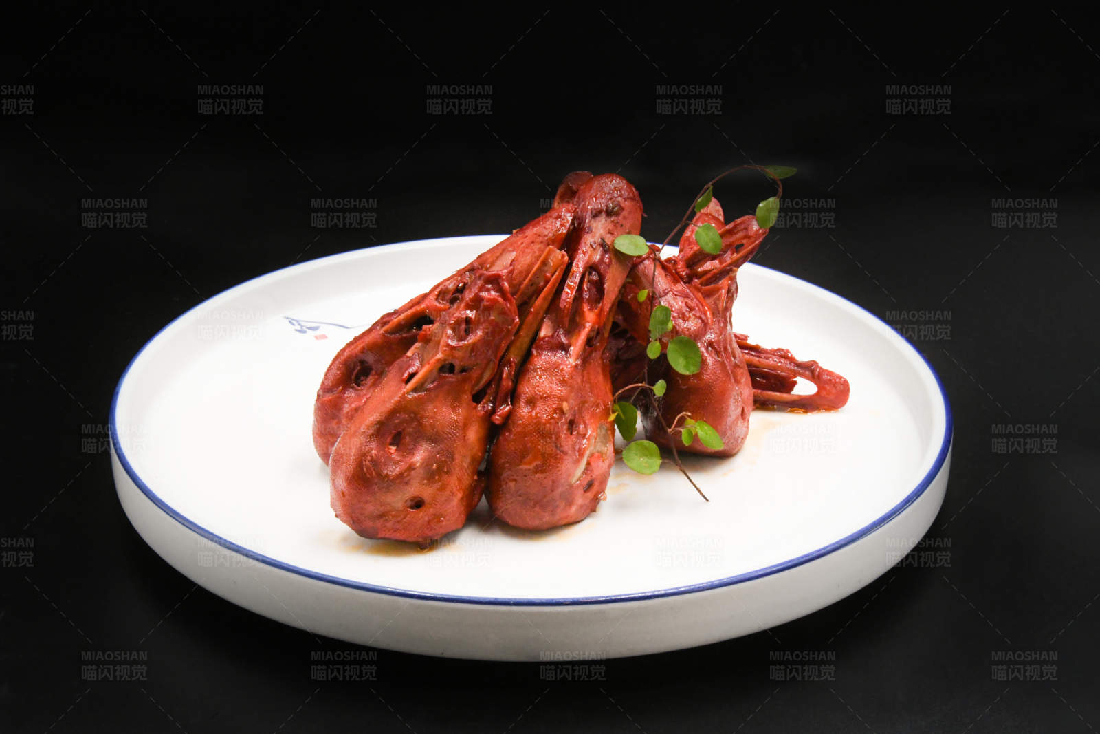 传统美食卤鸭头图片