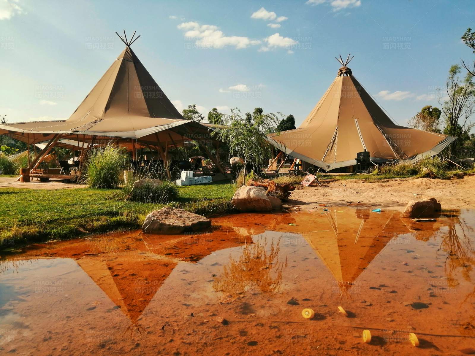 户外公园沙滩帐篷倒影图片
