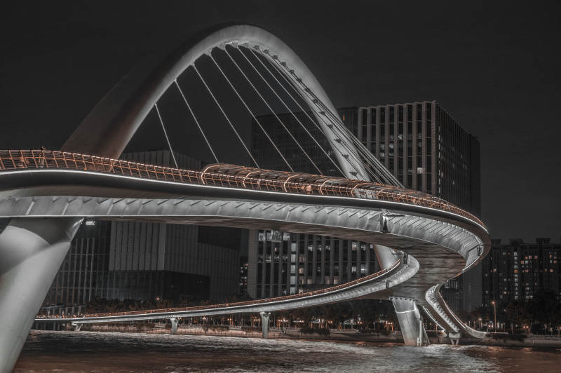 夜色中的现代桥梁图片