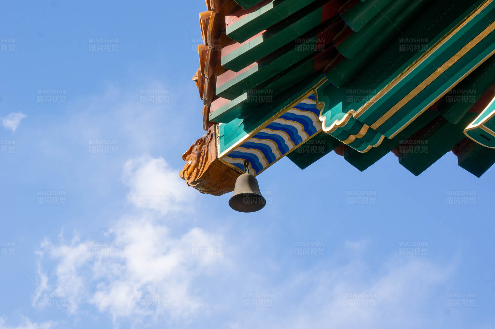 古建筑屋檐风铃图片