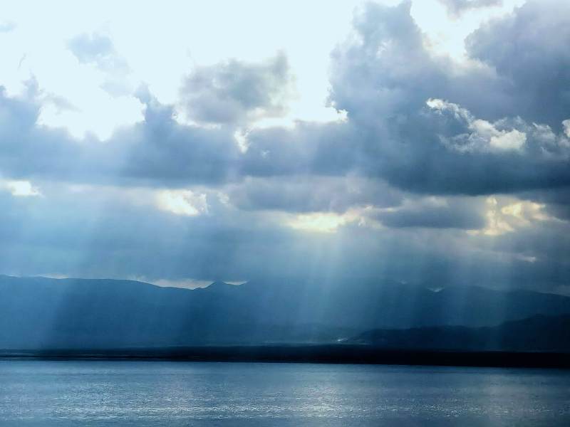 茶卡盐湖云霞图片