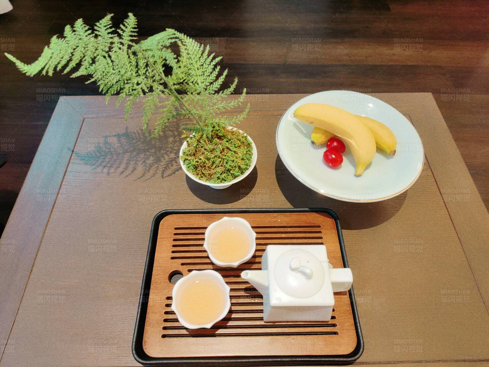 茶具与水果静物图片