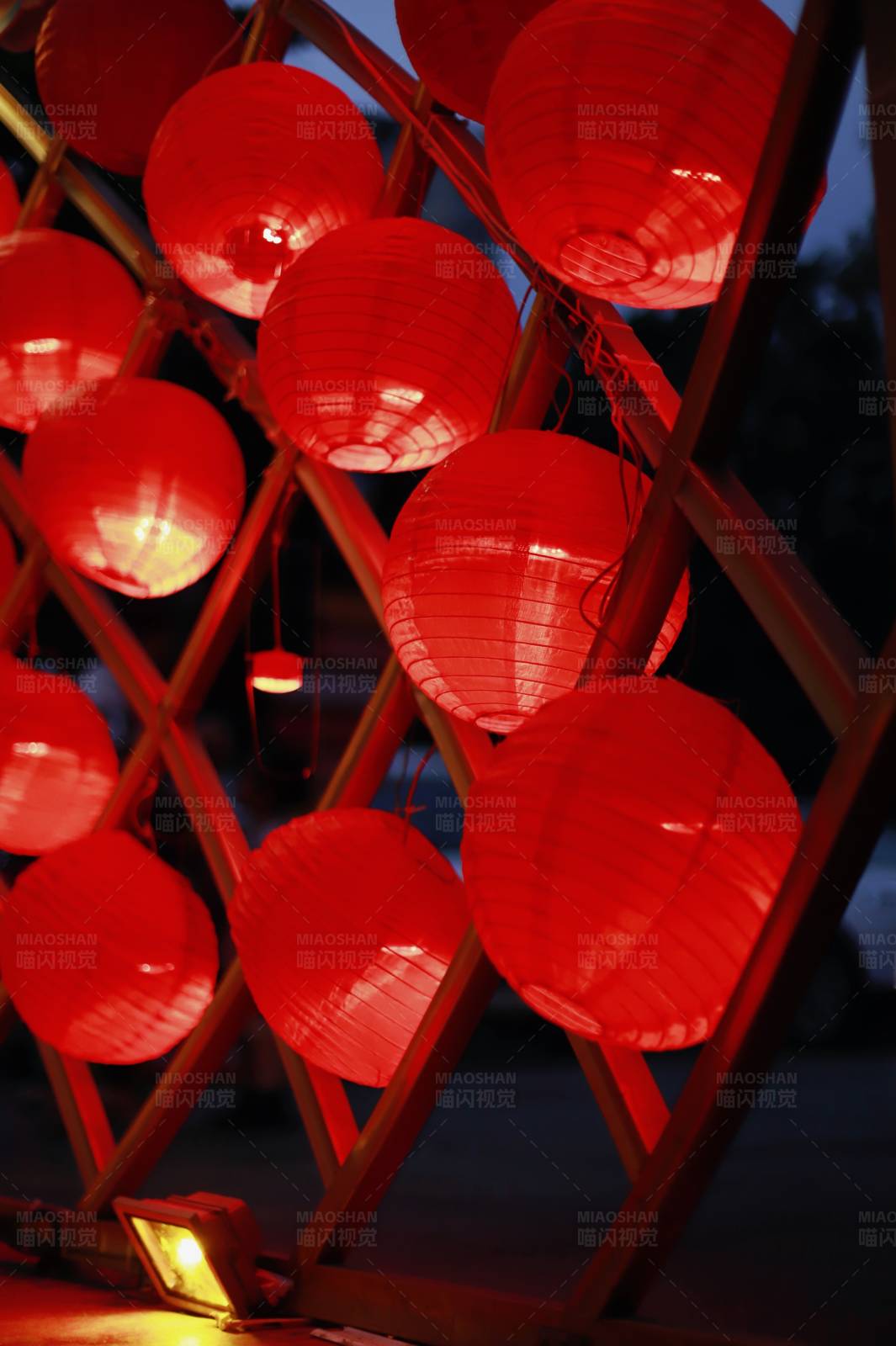 红灯笼夜景图片