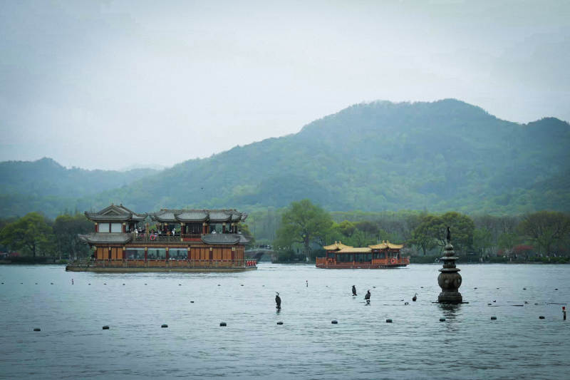杭州西湖游船图片