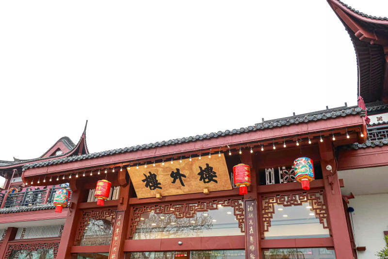 古建筑上的灯笼装饰图片