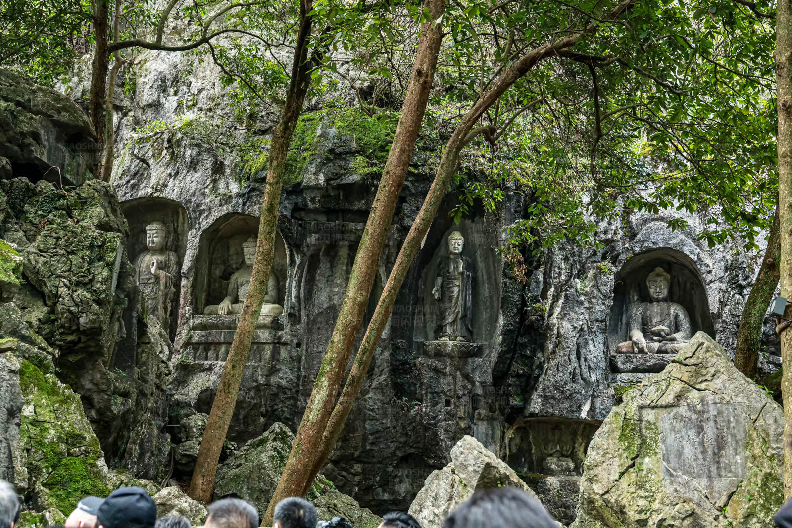 中国浙江省杭州市灵隐寺景区内石窟景观图片