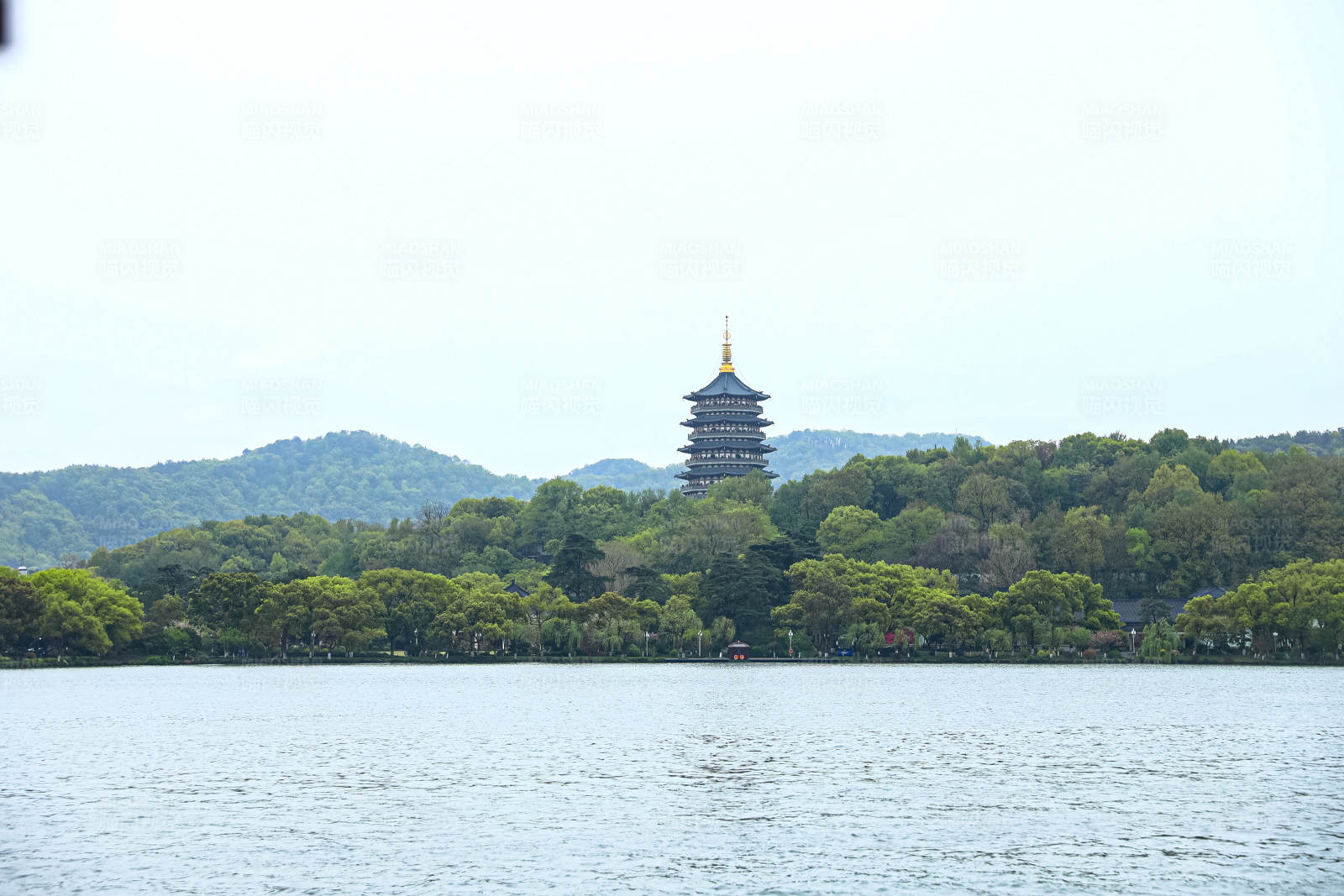杭州西湖雷峰塔图片