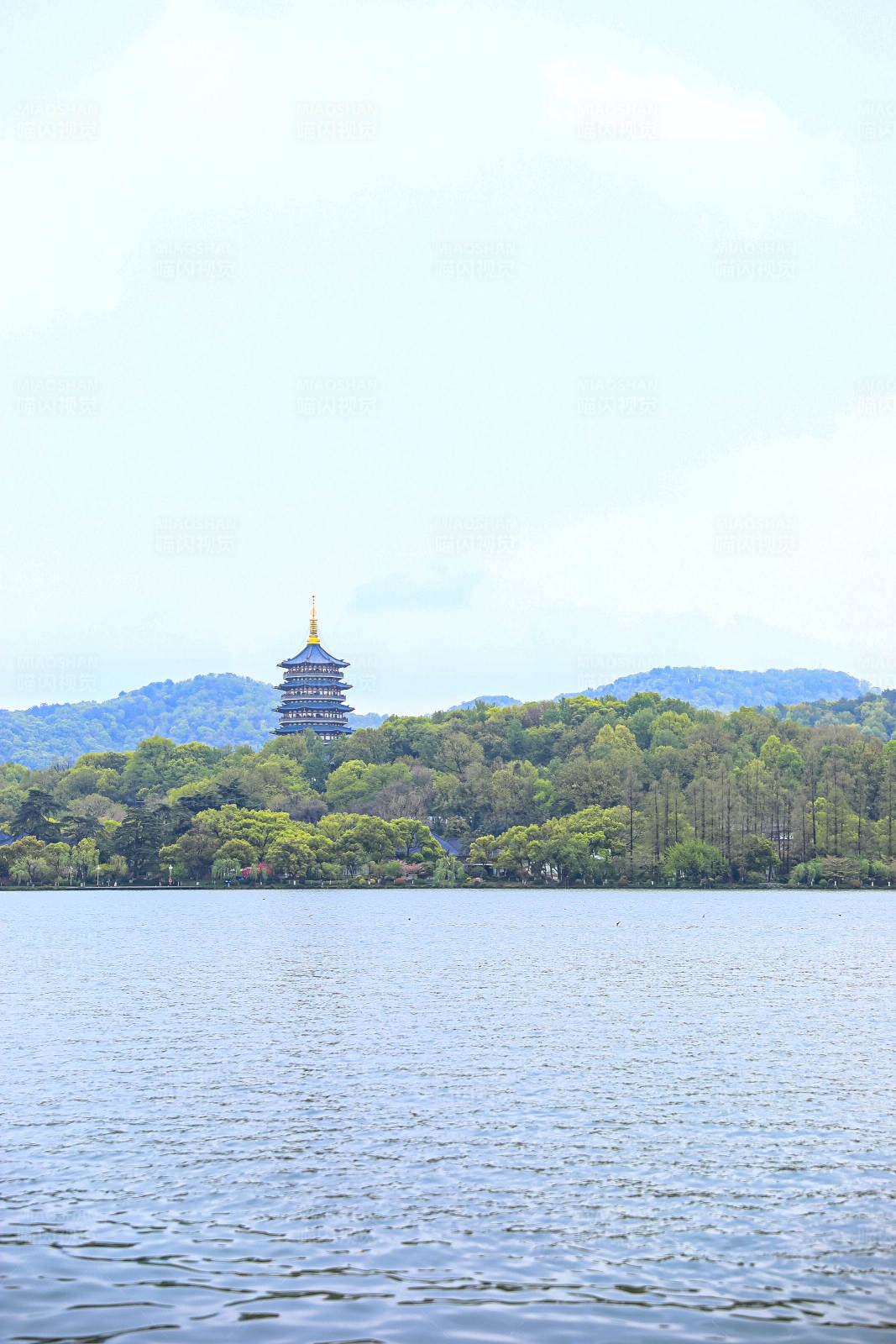 杭州西湖雷峰塔图片