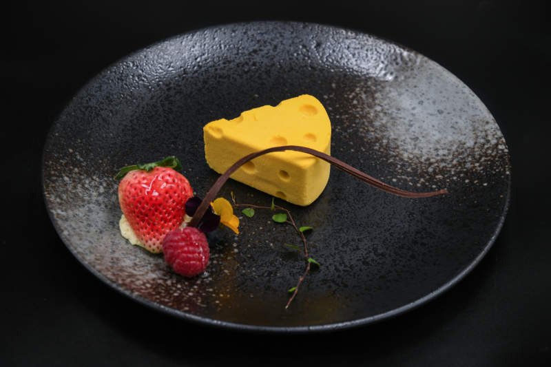 精致甜点与莓果图片