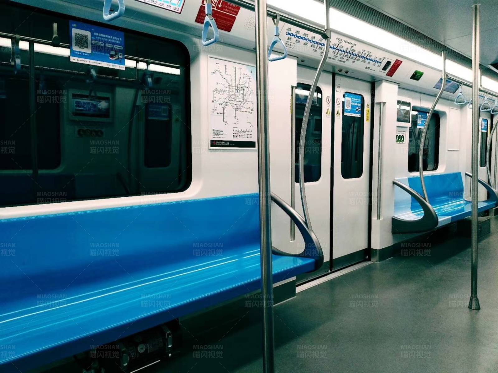 地铁车厢内景图片