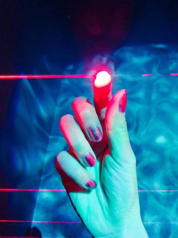 激光与手的互动图片