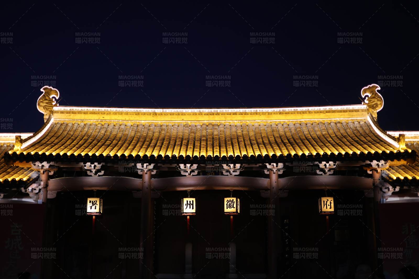 夜色下的古建筑图片