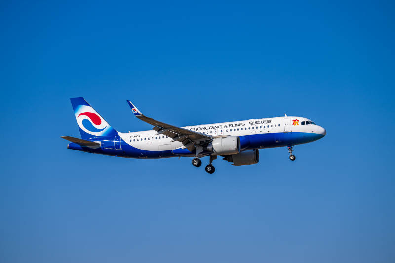 重庆航空飞机蓝天飞行图片