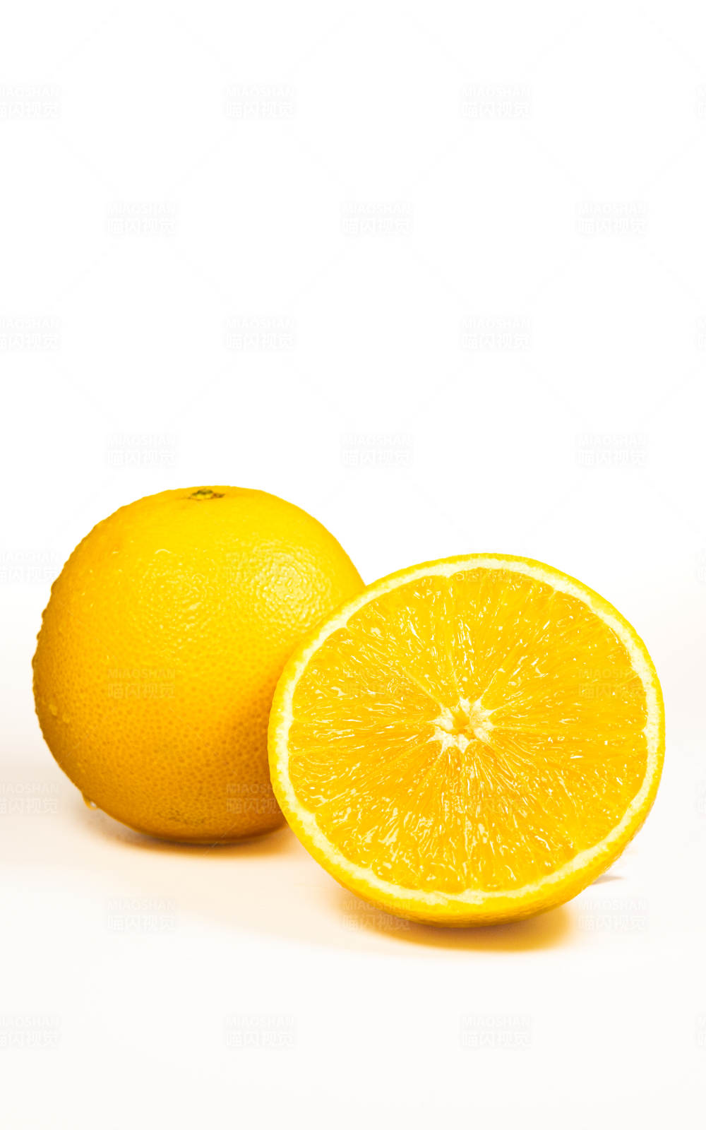 橙子与半片橙子图片