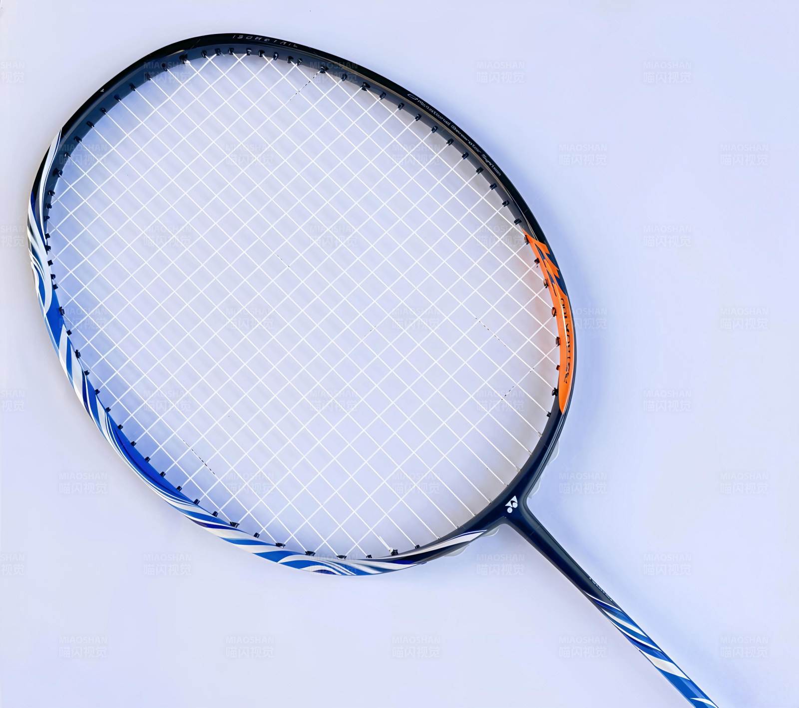 羽毛球拍特写图片