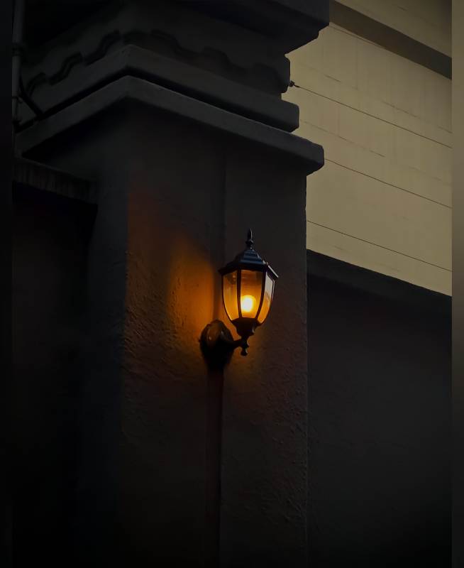 夜色中的温暖灯光图片