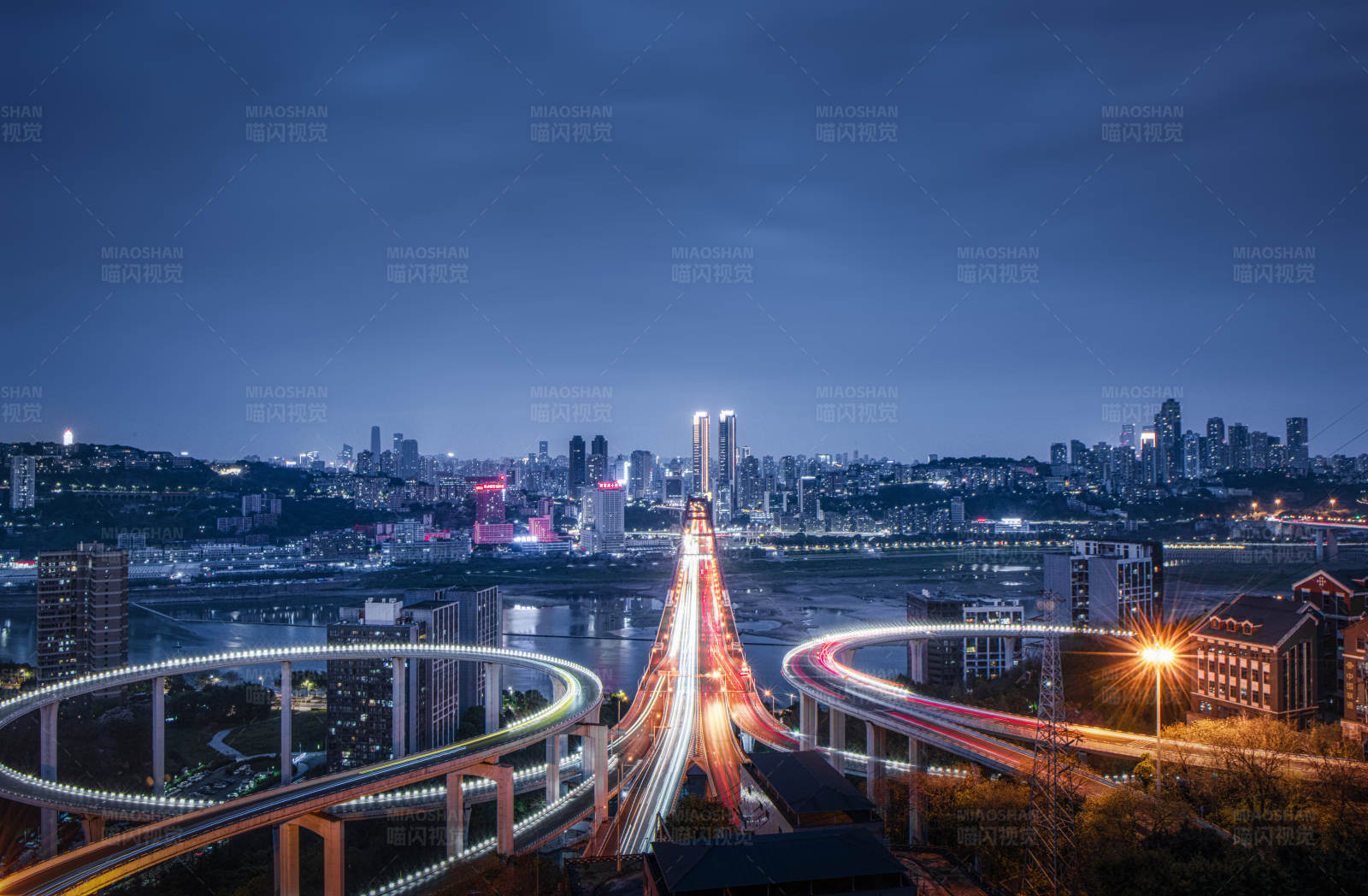 重庆“铜元之光”观景台看苏家坝大桥图片