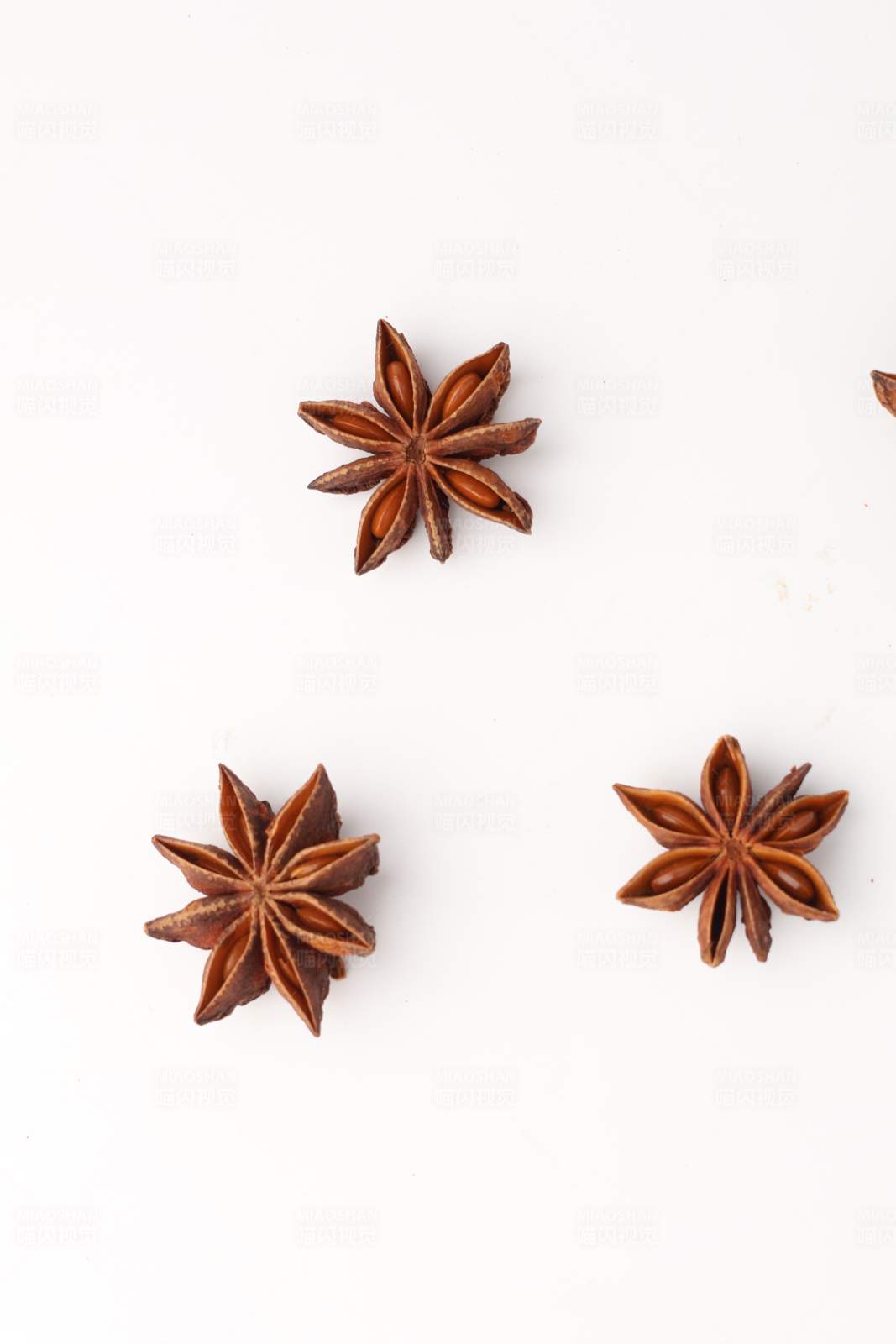 八角星形香料三颗展示图片