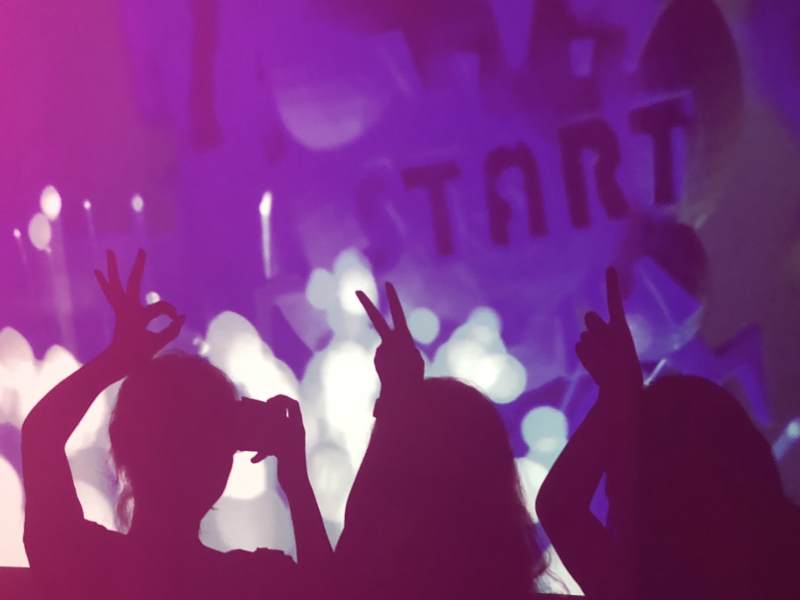 派对狂欢夜图片