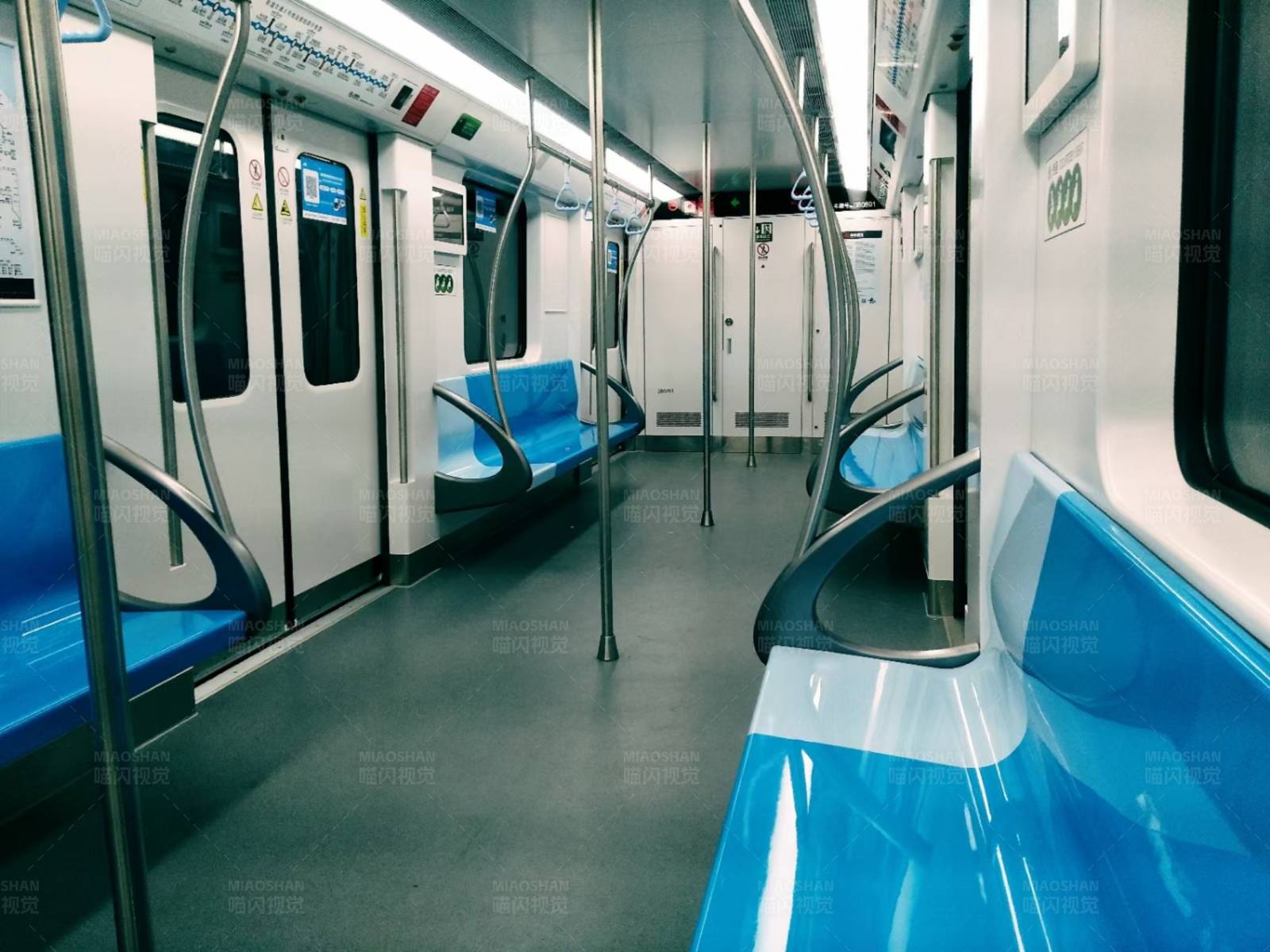 地铁车厢图片