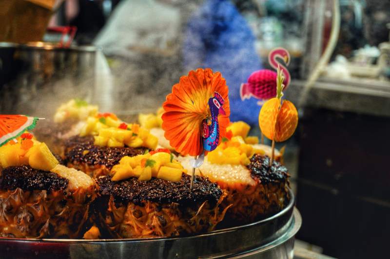 火鸡水果装饰甜点图片