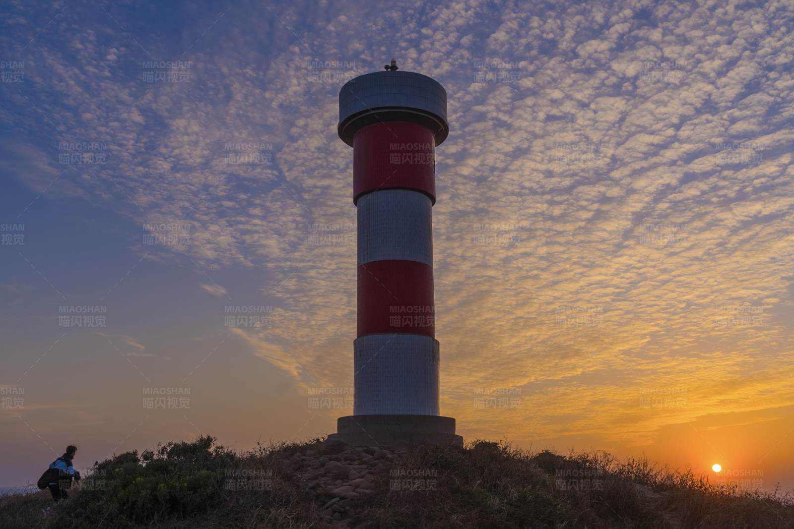 漳州镇海角灯塔图片