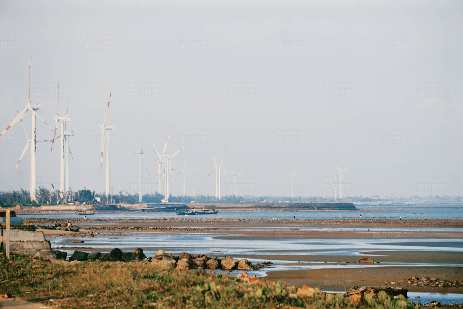 风车海岸线图片