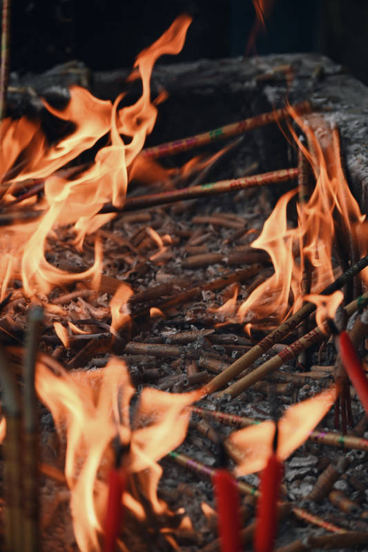 火焰中的香烛图片