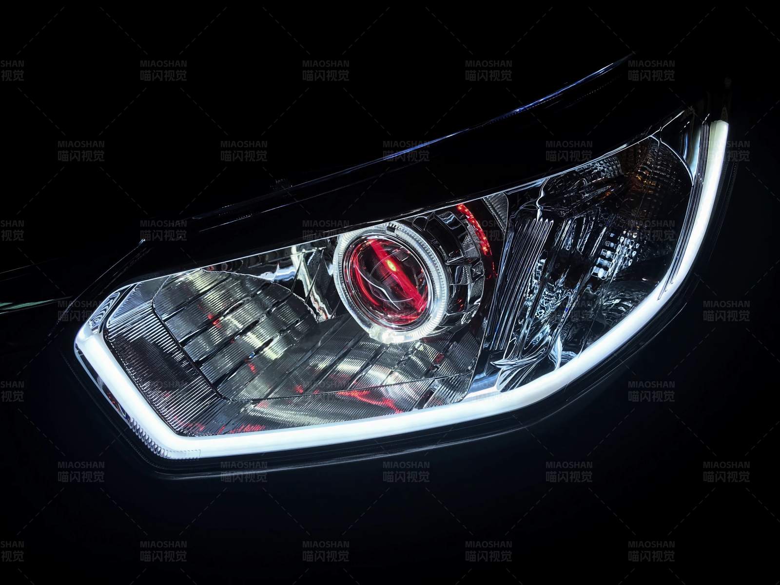 车头灯特写图片