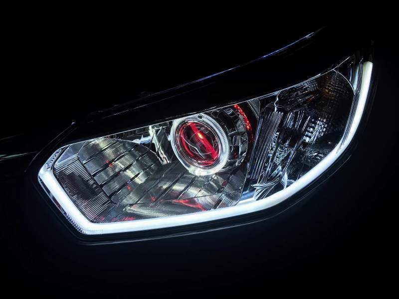 车头灯特写图片