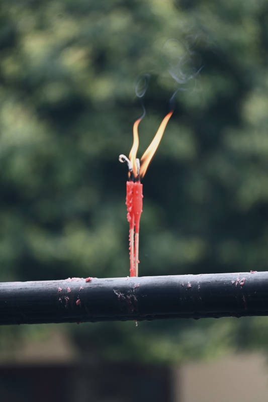 燃烧的红烛图片