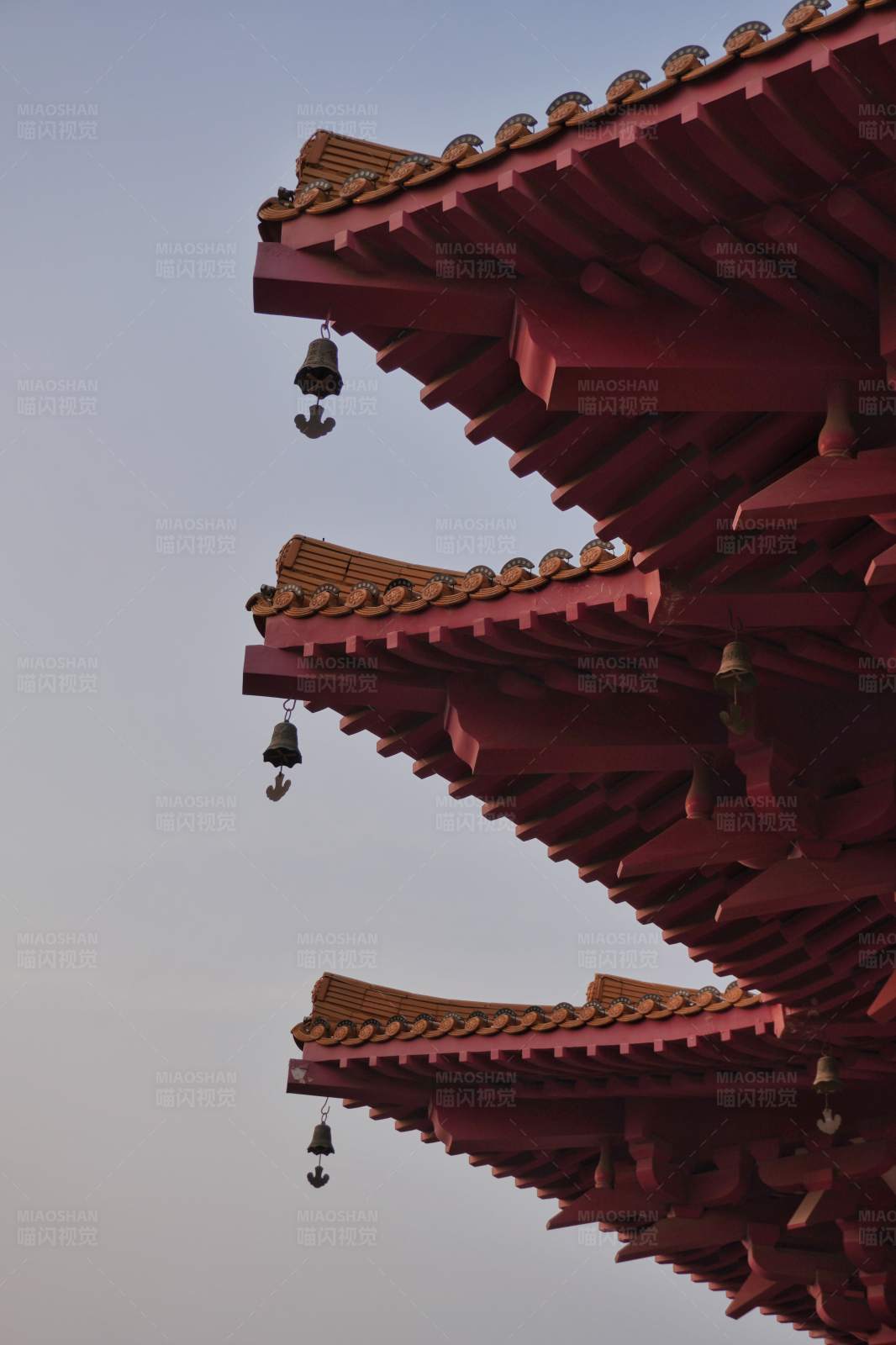 古刹飞檐风铃动图片