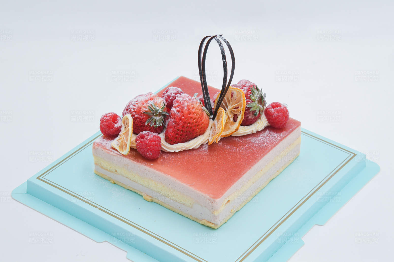 草莓慕斯蛋糕图片