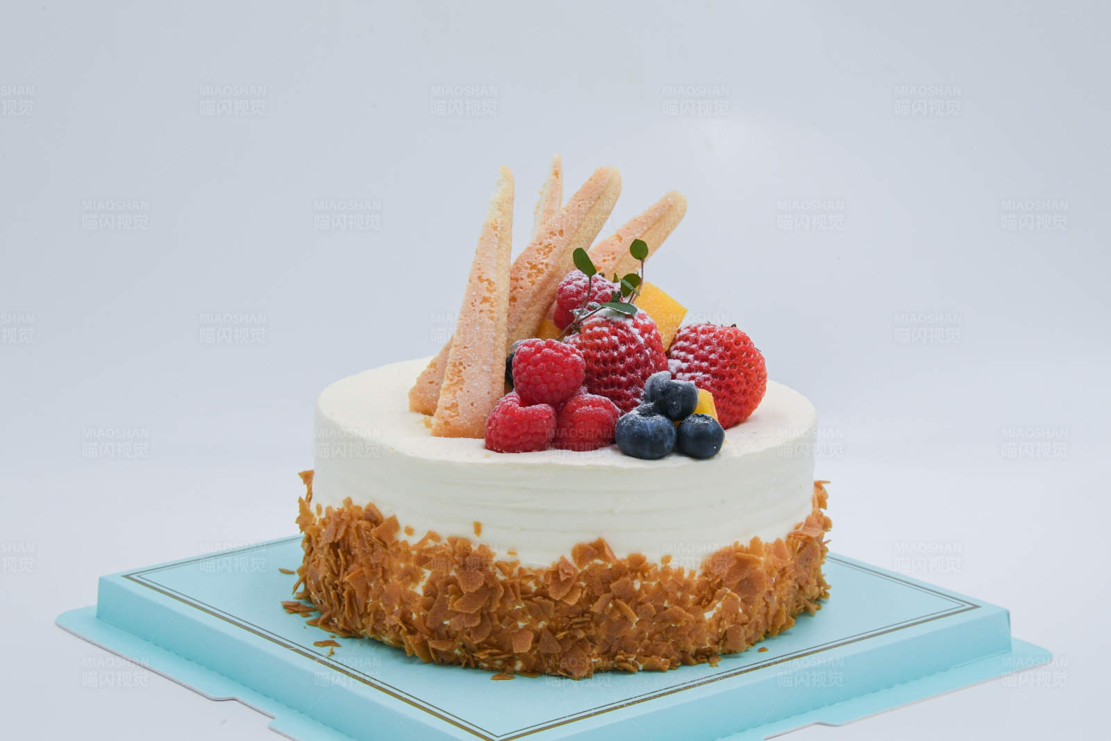 莓果奶油蛋糕图片