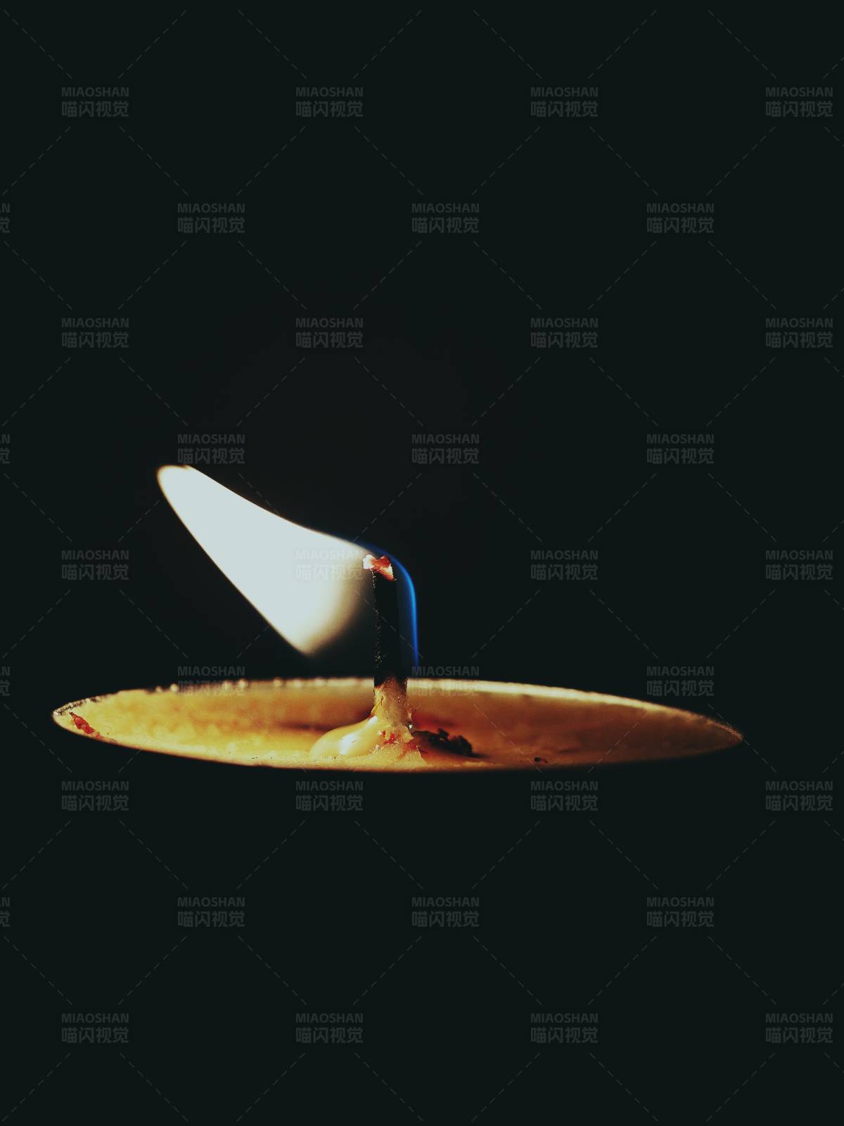 燃烧的蜡烛图片