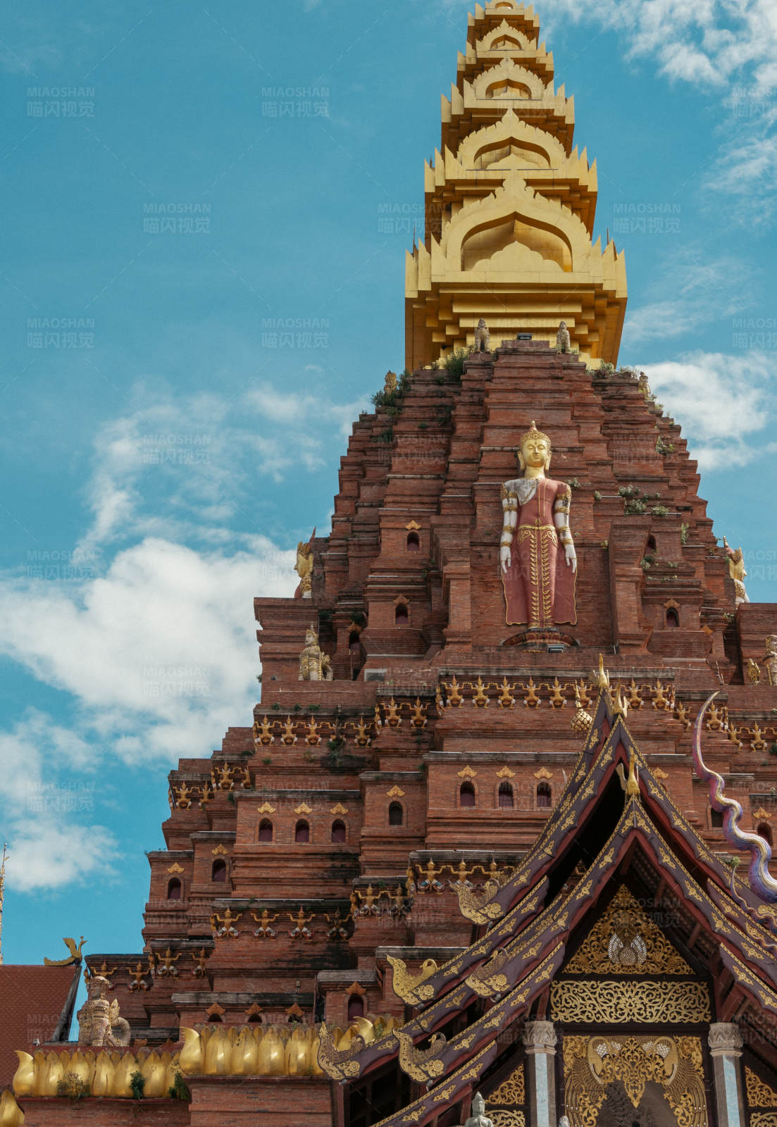 西双版纳大金塔图片