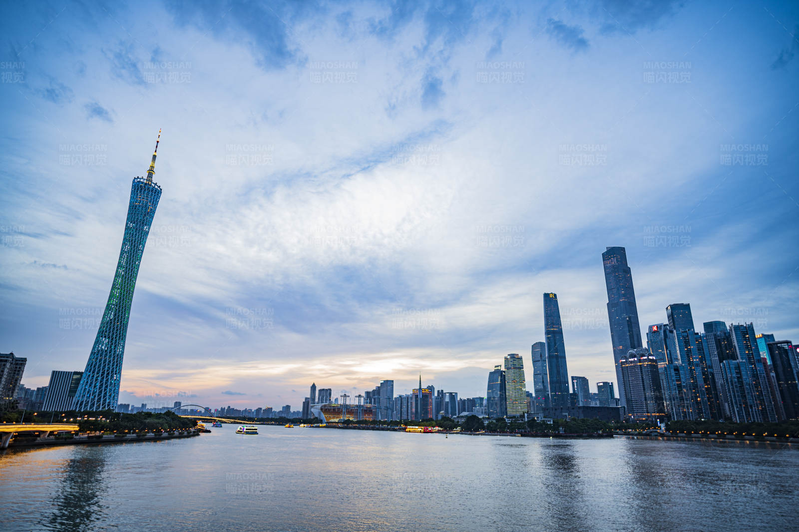 广州塔与珠江夜景图片