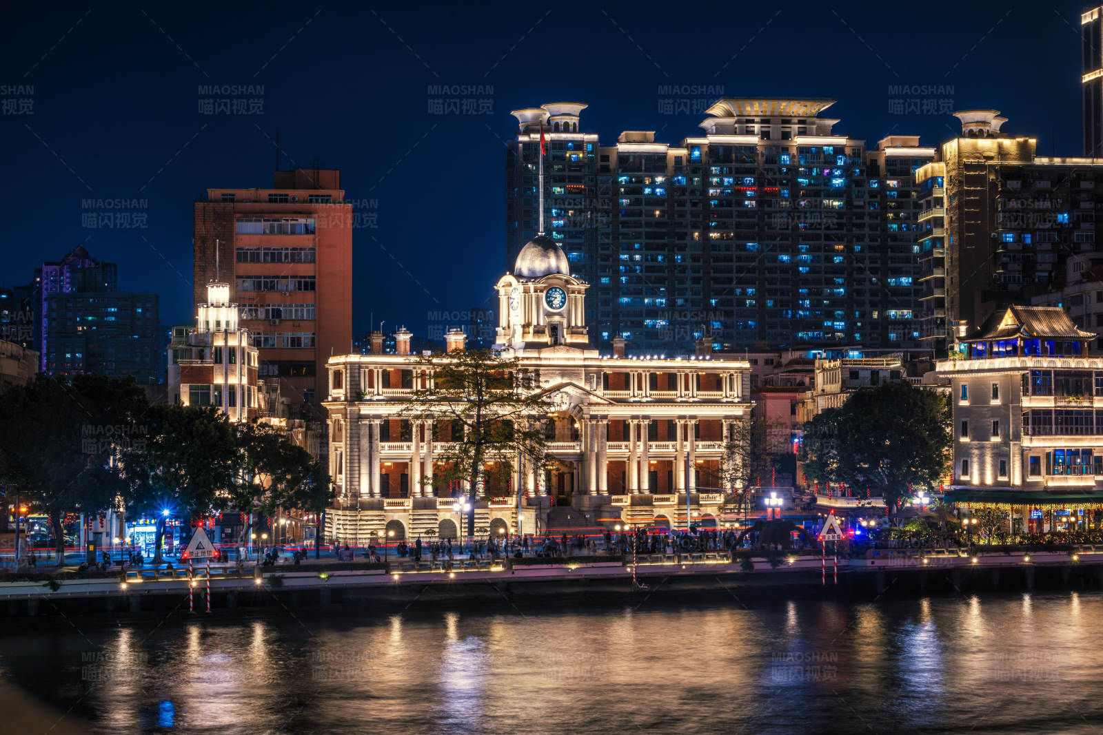 中国广州粤海关旧址夜景图片