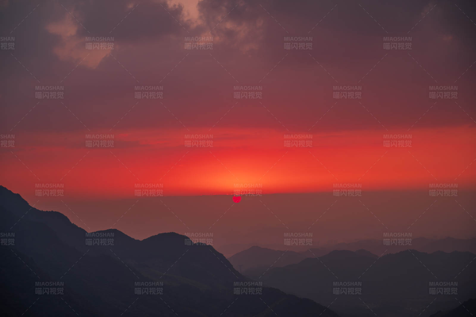 山间红日落图片