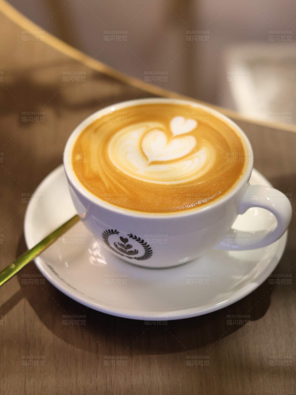 心形拉花的卡布奇诺图片