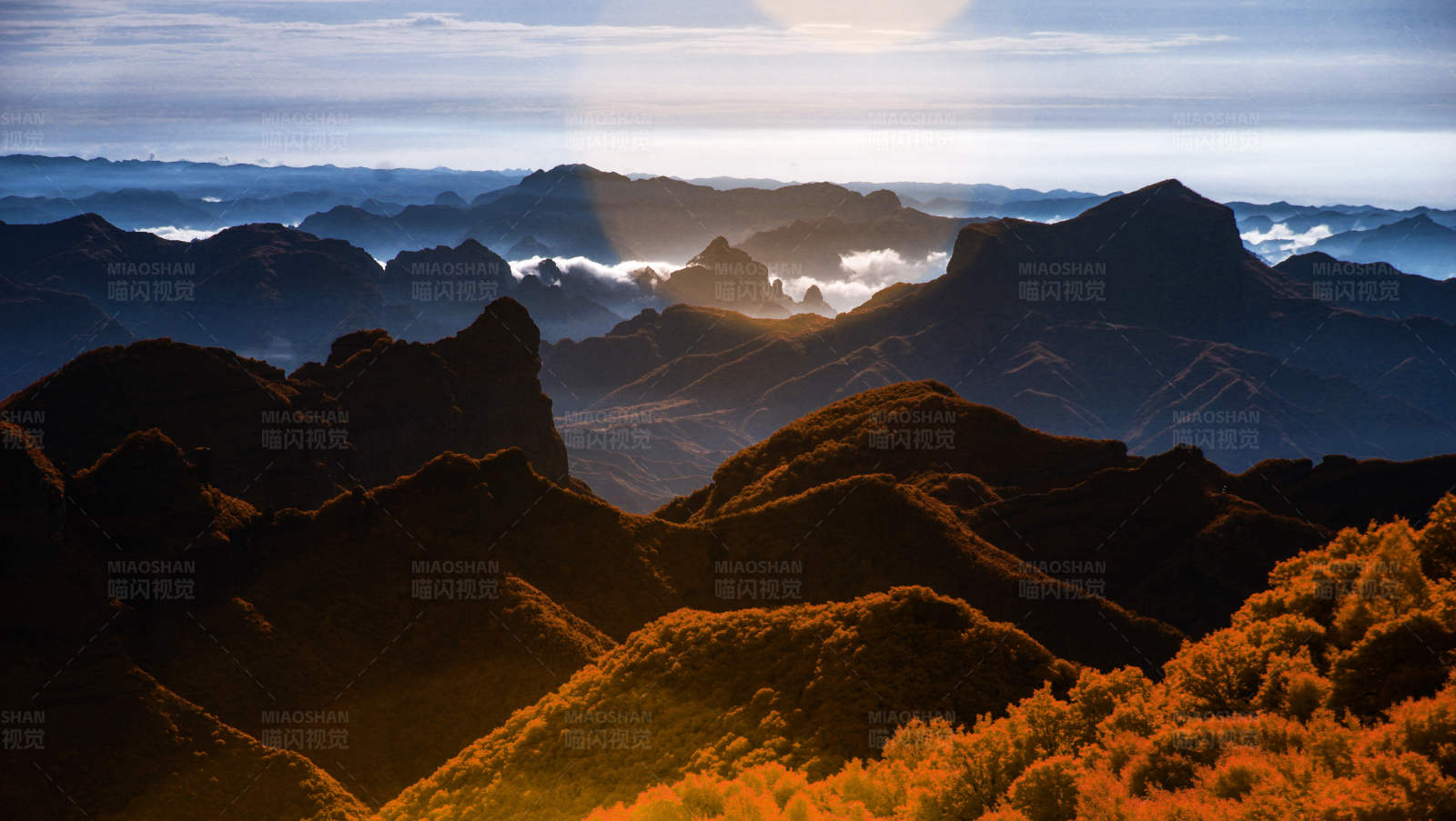 阳光山脉日出图图片