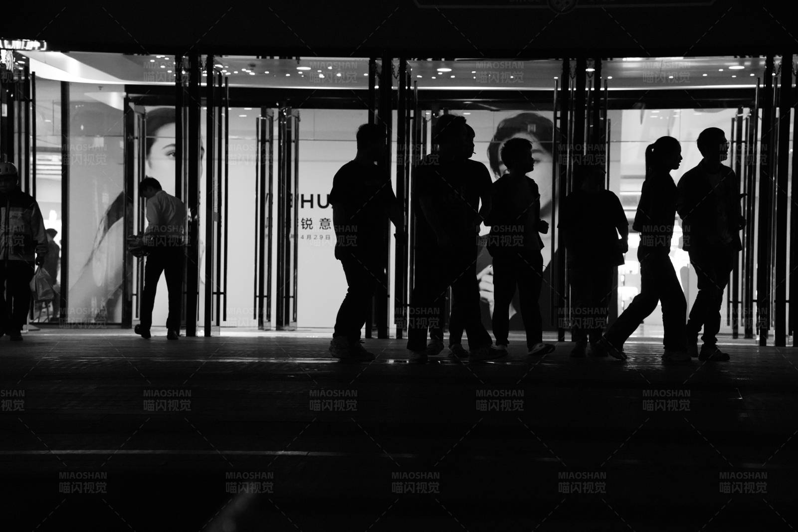 都市夜行者图片