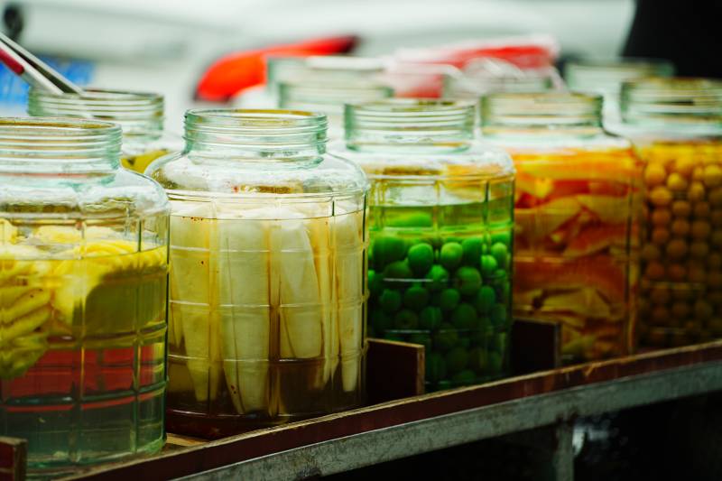 五彩泡菜罐图片