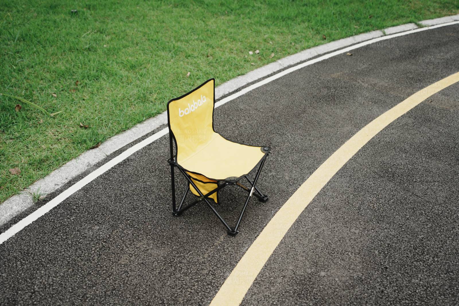 孤独的椅子图片